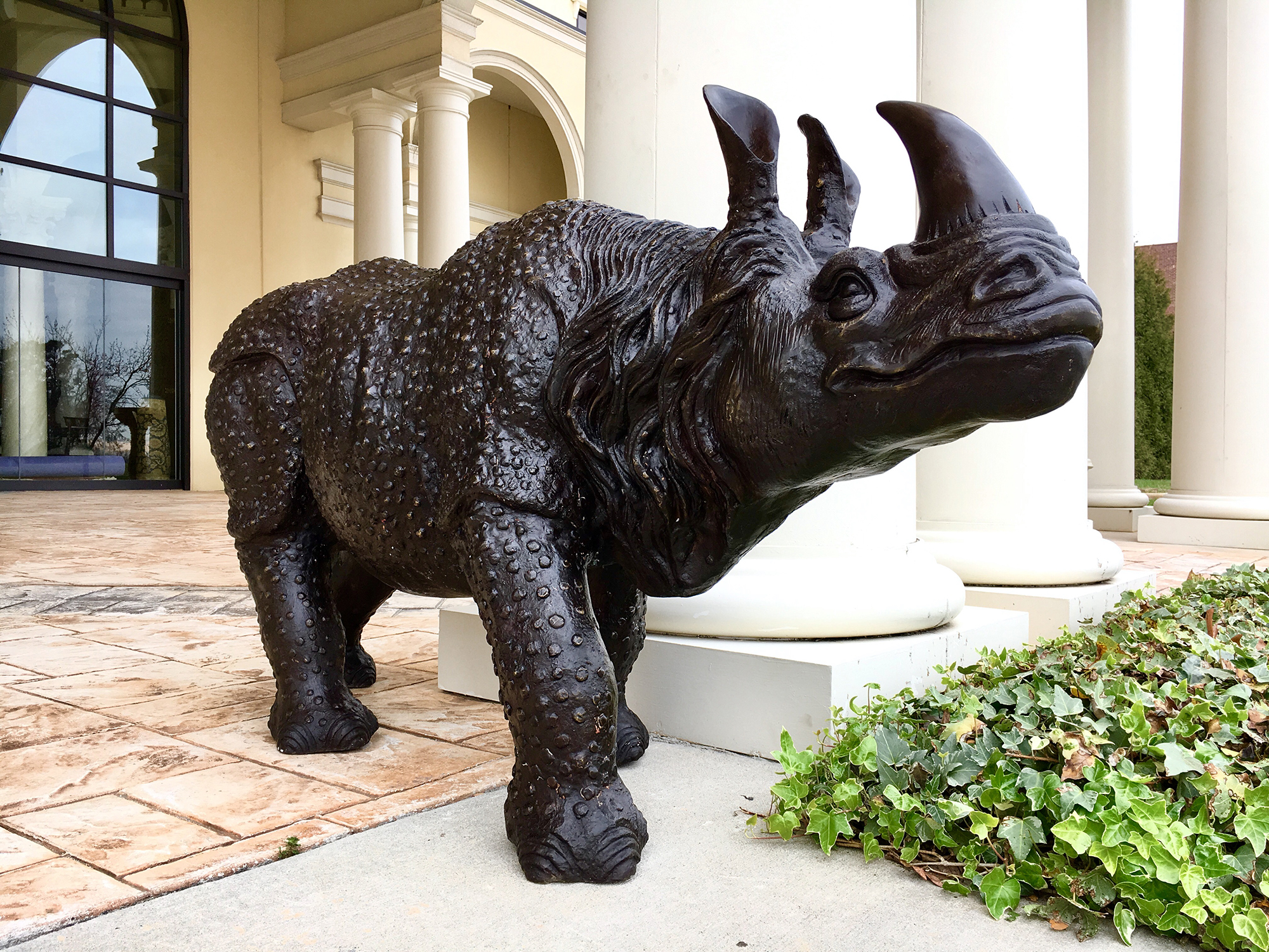 Bronze Rhinocéros Sculpture Metropolitan Galeries Inc. Design Trade