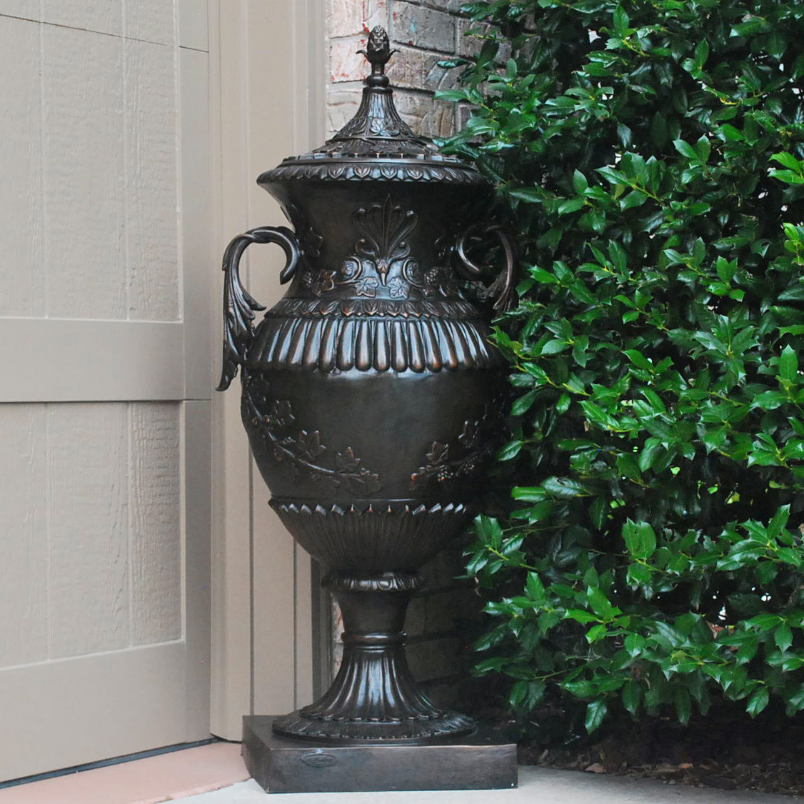 Cast Bronze Classical Urn with Lid Metropolitan Galleries Inc Bronze Statuary and Fountains