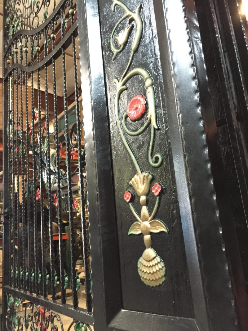 ING604 Metropolitan Galleries Iron Gate with Color Floral Pattern and Side Gate